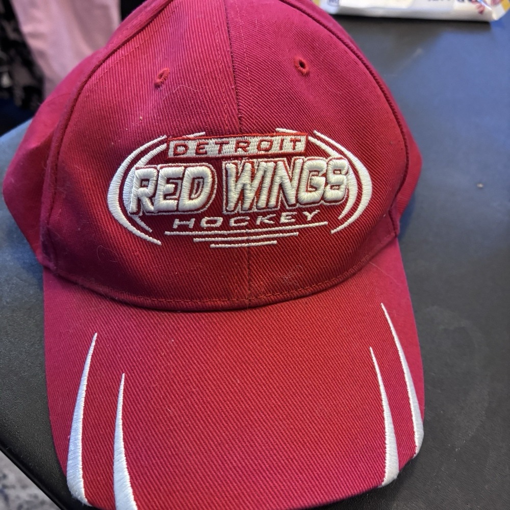 Detroit Red Wings‎ cap Hat Red Spellout NHL Hockey by T.E.I.  One size